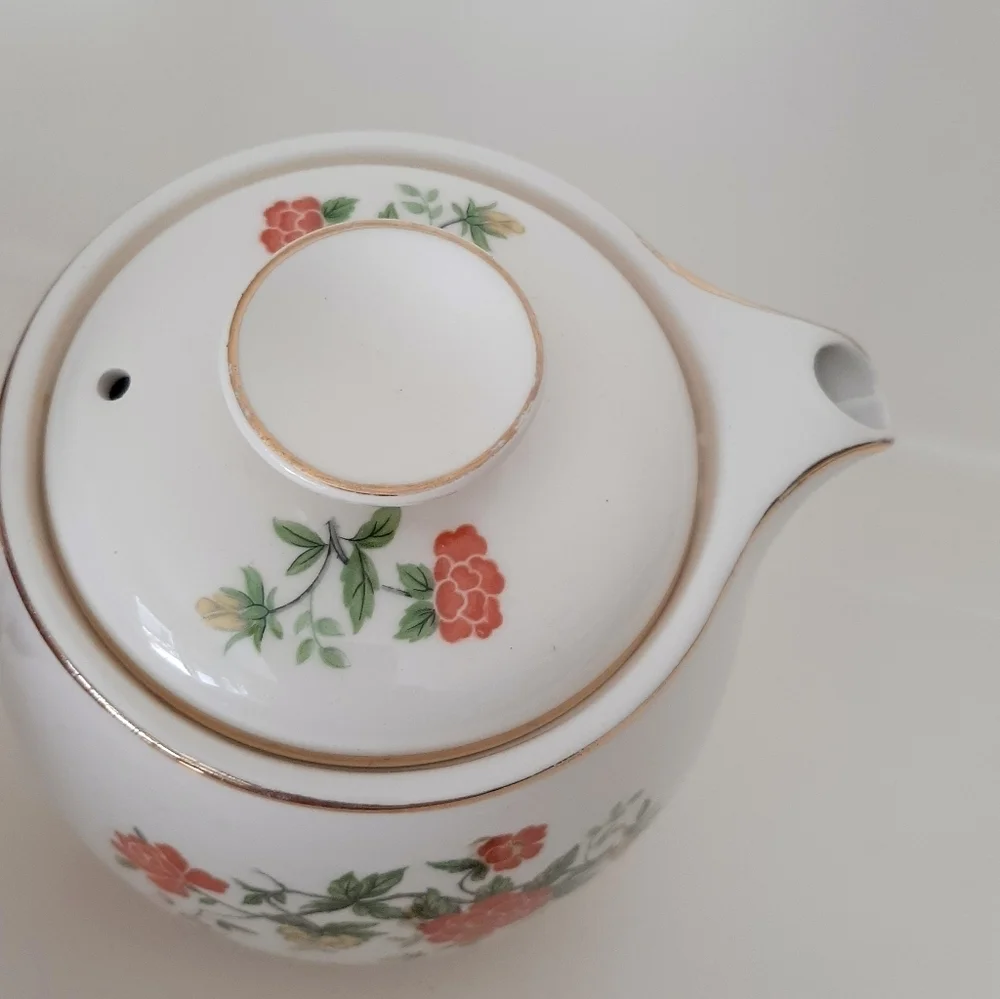 VTG TEAPOT AND CREAMER SET